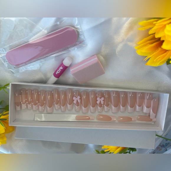 Elegant Nude Pink French Tip Press-On Nails with Pearl & Bow Accents - Picture 3 of 3